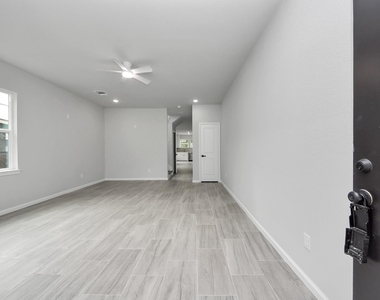 303 S Utah Street - Photo Thumbnail 2