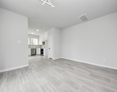 303 S Utah Street - Photo Thumbnail 7