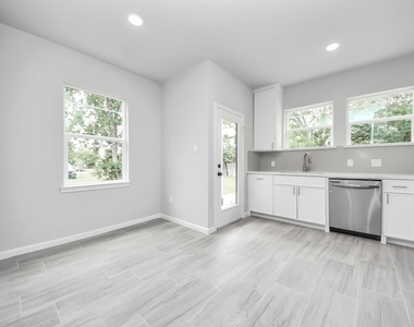 303 S Utah Street - Photo Thumbnail 6