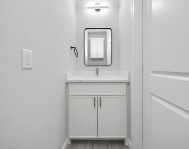 303 S Utah Street - Photo Thumbnail 5