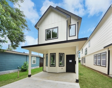 303 S Utah Street - Photo Thumbnail 1