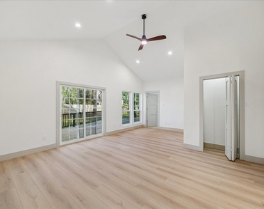 2306 Mill Lake Drive - Photo Thumbnail 20