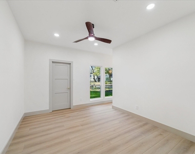 2306 Mill Lake Drive - Photo Thumbnail 24