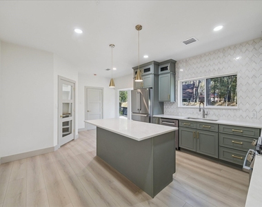 2306 Mill Lake Drive - Photo Thumbnail 19
