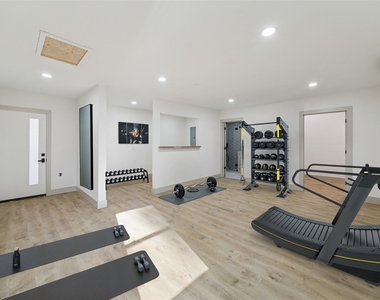 2306 Mill Lake Drive - Photo Thumbnail 12