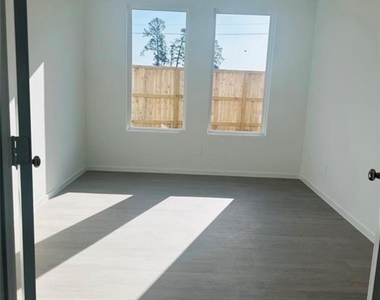 226 Draper Shadows Drive - Photo Thumbnail 16