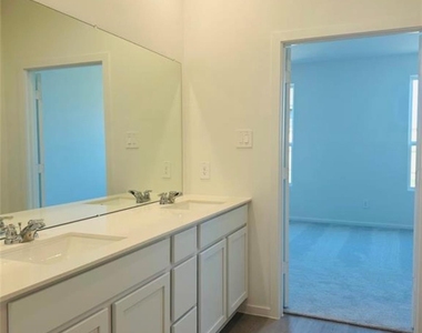 226 Draper Shadows Drive - Photo Thumbnail 30