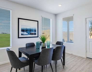 226 Draper Shadows Drive - Photo Thumbnail 4
