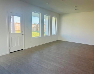 226 Draper Shadows Drive - Photo Thumbnail 9