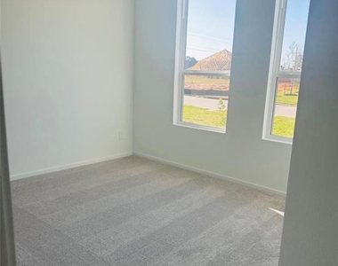 226 Draper Shadows Drive - Photo Thumbnail 6