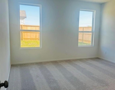 226 Draper Shadows Drive - Photo Thumbnail 26