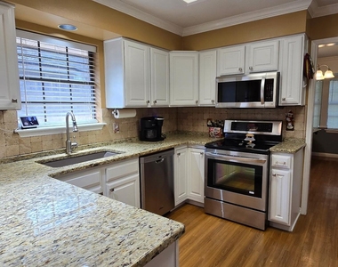 6314 Ramsgate Circle - Photo Thumbnail 8