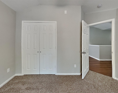 5803 Village Grove Drive - Photo Thumbnail 10
