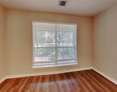5803 Village Grove Drive - Photo Thumbnail 5
