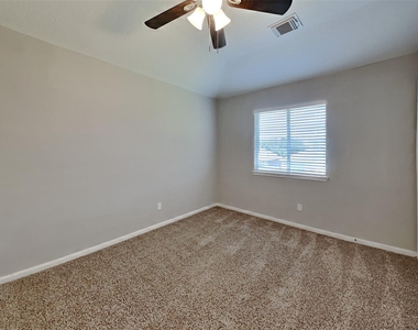 5803 Village Grove Drive - Photo Thumbnail 13