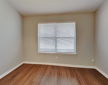 5803 Village Grove Drive - Photo Thumbnail 17