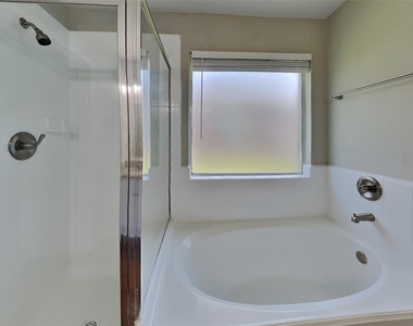 5803 Village Grove Drive - Photo Thumbnail 9
