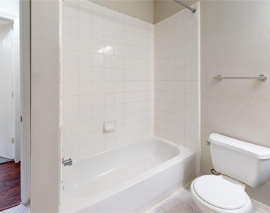 2415 Montana Blue Drive - Photo Thumbnail 11