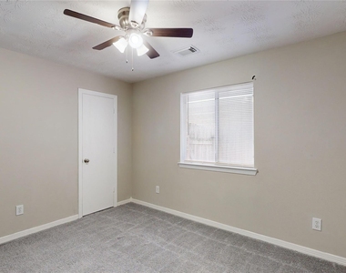 2415 Montana Blue Drive - Photo Thumbnail 13