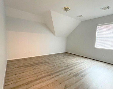 1322 Town Moor Court - Photo Thumbnail 18