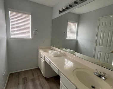 1322 Town Moor Court - Photo Thumbnail 22