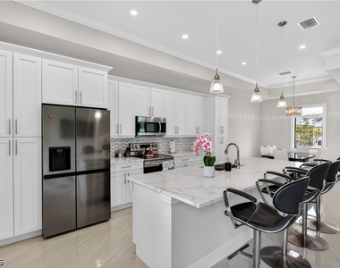 2701 Nw 11th Street - Photo Thumbnail 9