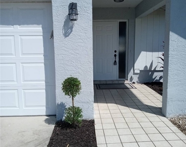 159 Se Santa Barbara Place - Photo Thumbnail 2