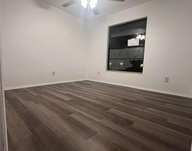 159 Se Santa Barbara Place - Photo Thumbnail 6
