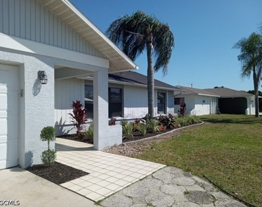 159 Se Santa Barbara Place - Photo Thumbnail 15