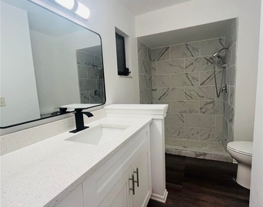 159 Se Santa Barbara Place - Photo Thumbnail 5