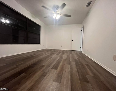 159 Se Santa Barbara Place - Photo Thumbnail 7