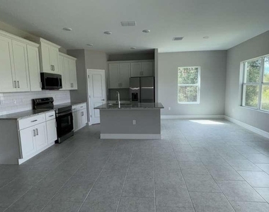 460 Westchester Drive - Photo Thumbnail 5