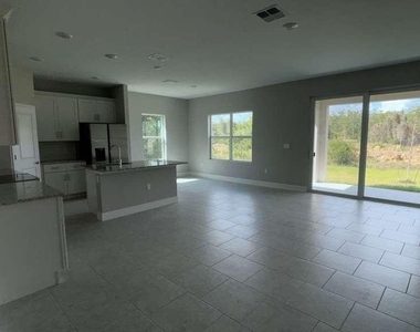 460 Westchester Drive - Photo Thumbnail 4