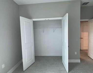 460 Westchester Drive - Photo Thumbnail 17