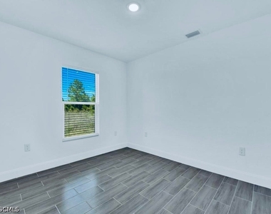 851 Bedford Drive - Photo Thumbnail 18