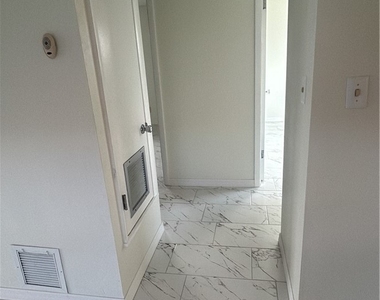 2213 Gardenia Way - Photo Thumbnail 9