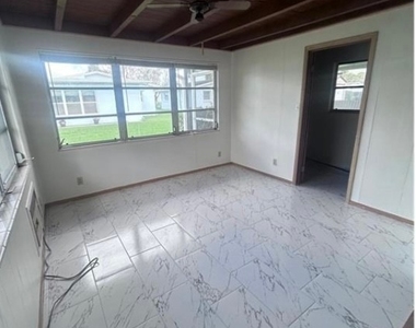 2213 Gardenia Way - Photo Thumbnail 7