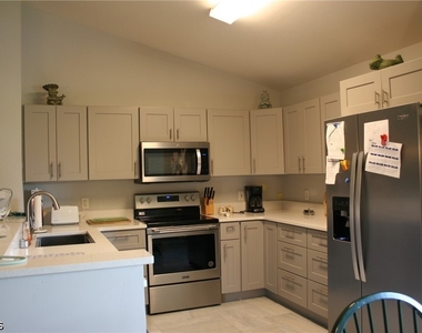 15472 Admiralty Circle - Photo Thumbnail 12