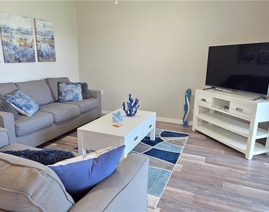 16635 Lake Circle Drive - Photo Thumbnail 17