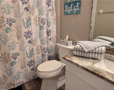 16635 Lake Circle Drive - Photo Thumbnail 10