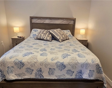 16635 Lake Circle Drive - Photo Thumbnail 9
