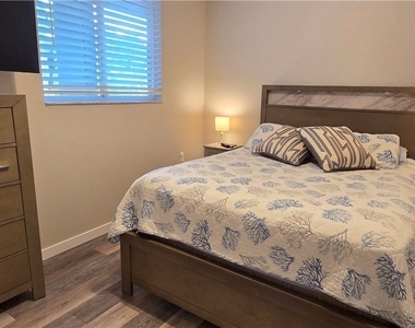 16635 Lake Circle Drive - Photo Thumbnail 8