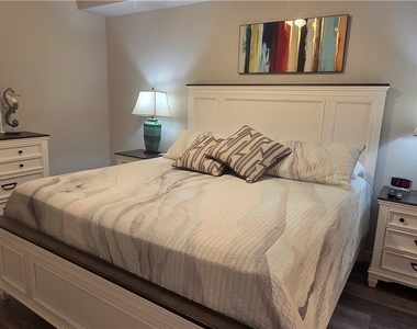 16635 Lake Circle Drive - Photo Thumbnail 4