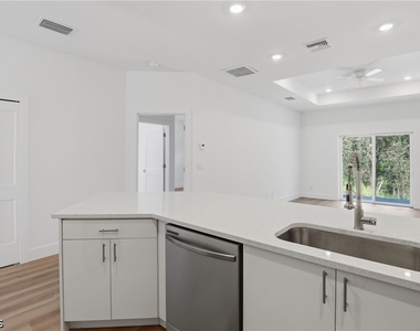 4710 27th Street Sw - Photo Thumbnail 10