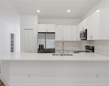 4708 27th Street Sw - Photo Thumbnail 7