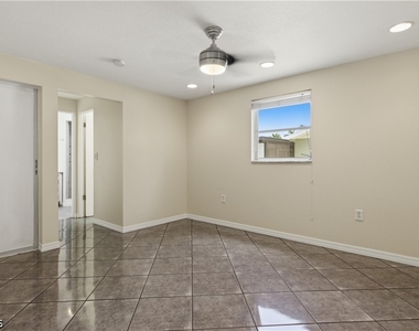 4425 N Canal Circle - Photo Thumbnail 6