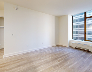 10 Hanover Square - Photo Thumbnail 2