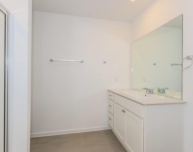 15215 Abella Drive - Photo Thumbnail 9