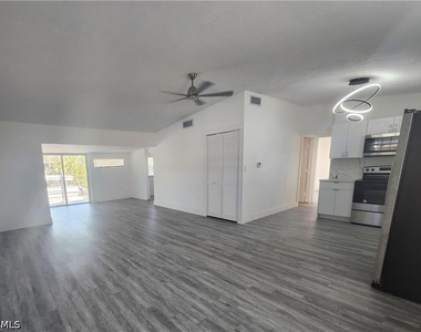 2248 Marina Park Drive - Photo Thumbnail 3