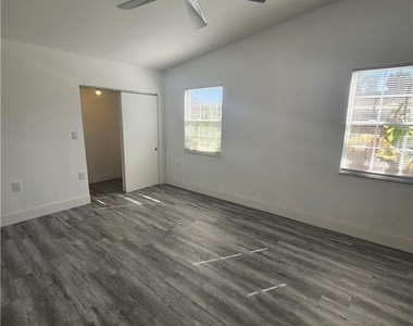 2248 Marina Park Drive - Photo Thumbnail 5